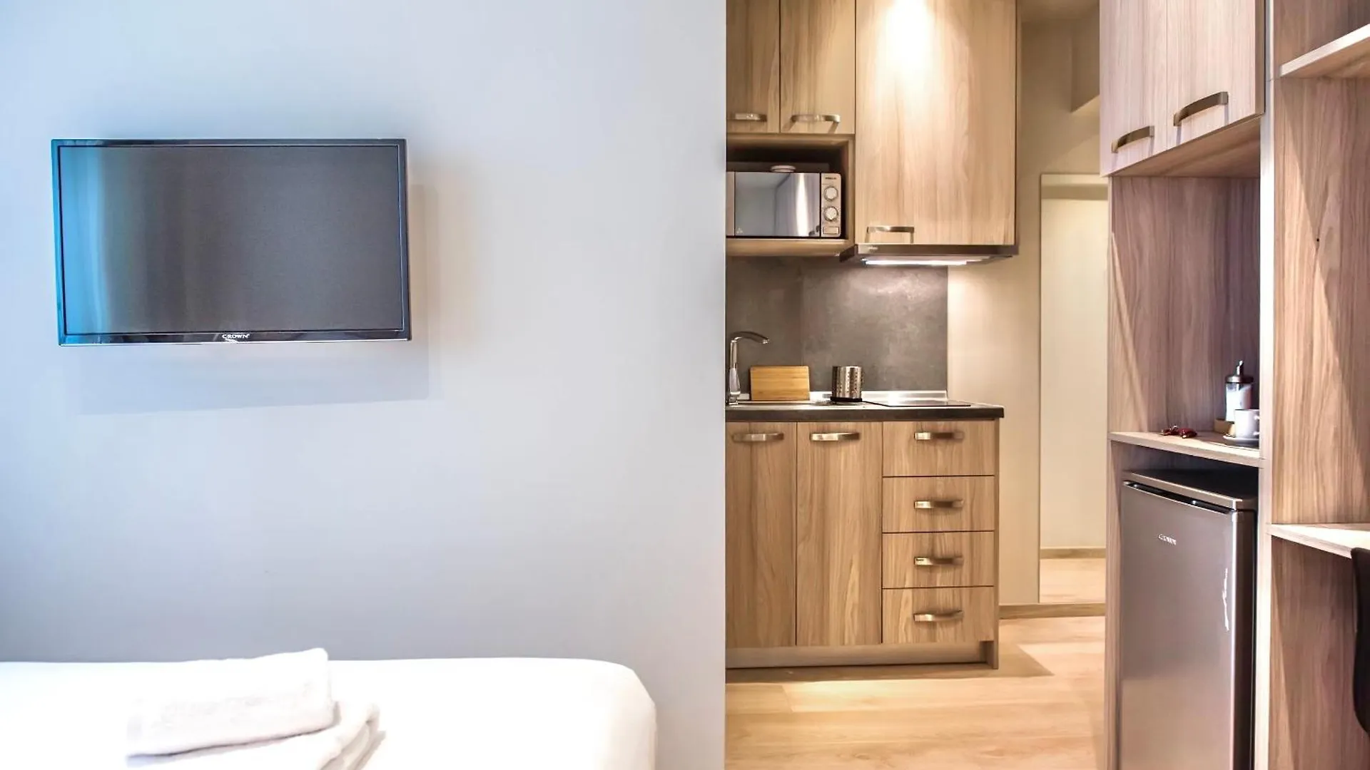 Aura Studio V10 By Halu! Thessaloniki