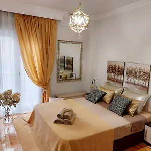 Antigonidon Square Luxury Daire